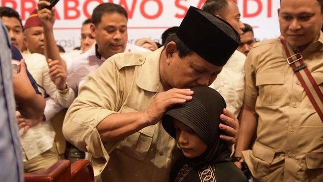 Prabowo Subianto Dapat Kejutan Dari Bocah SD Umur 8 tahun Saat Berkunjung Ke Medan