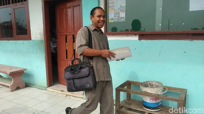 Guru Yang Diperlakuan Kasar Anak Muridnya Berbuah Manis Dapat Hadiah Umroh