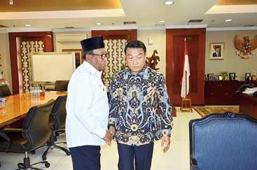 Gubernur Riau Wan Thamrin Hasyim Bertemu Moeldoko,Pamitan 