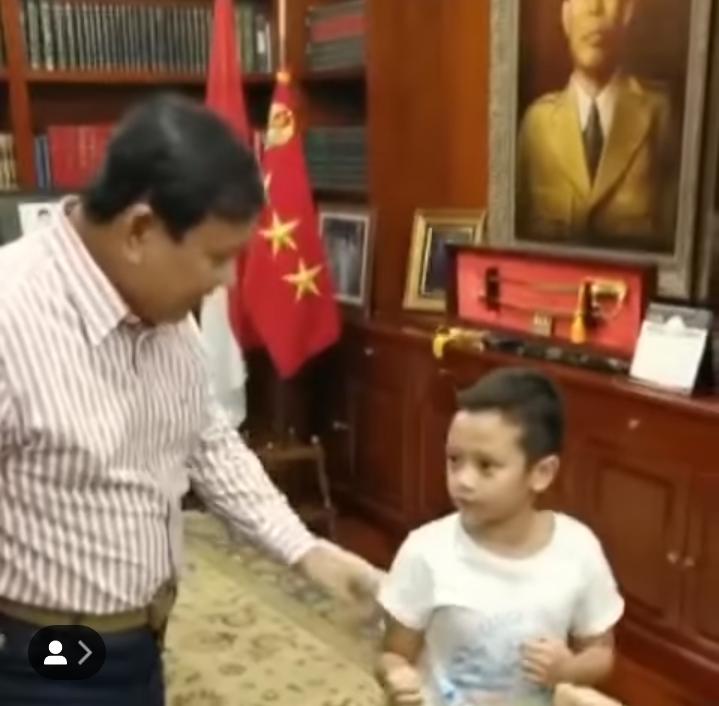 Momen Anak Sandiaga Uno Saat Memasuki Ruang Prabowo Subianto