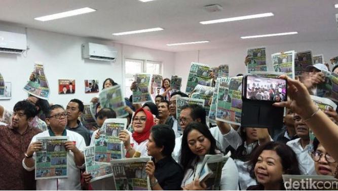 Muncul Tabloid KN, Jokowi Selalu Hebat, Prabowo Jempol Terbalik