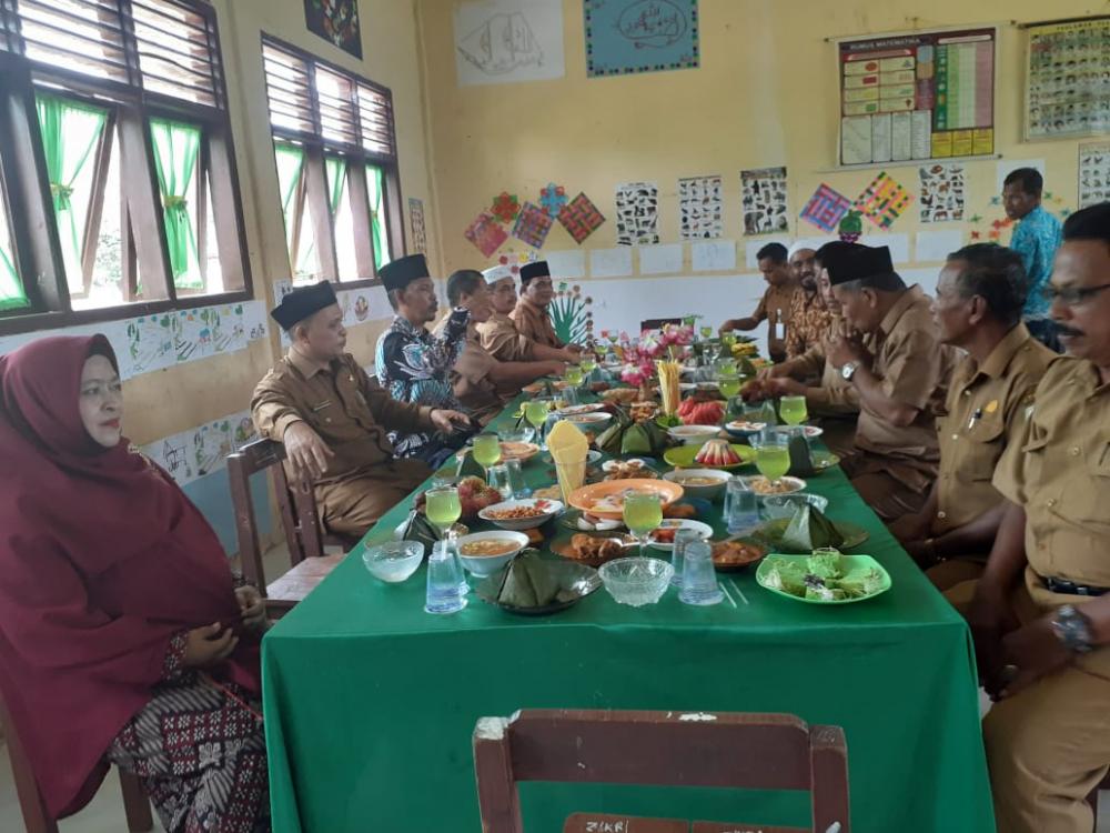 KaKankemenag Hadiri Maulid di MIN 28 A. TIM
