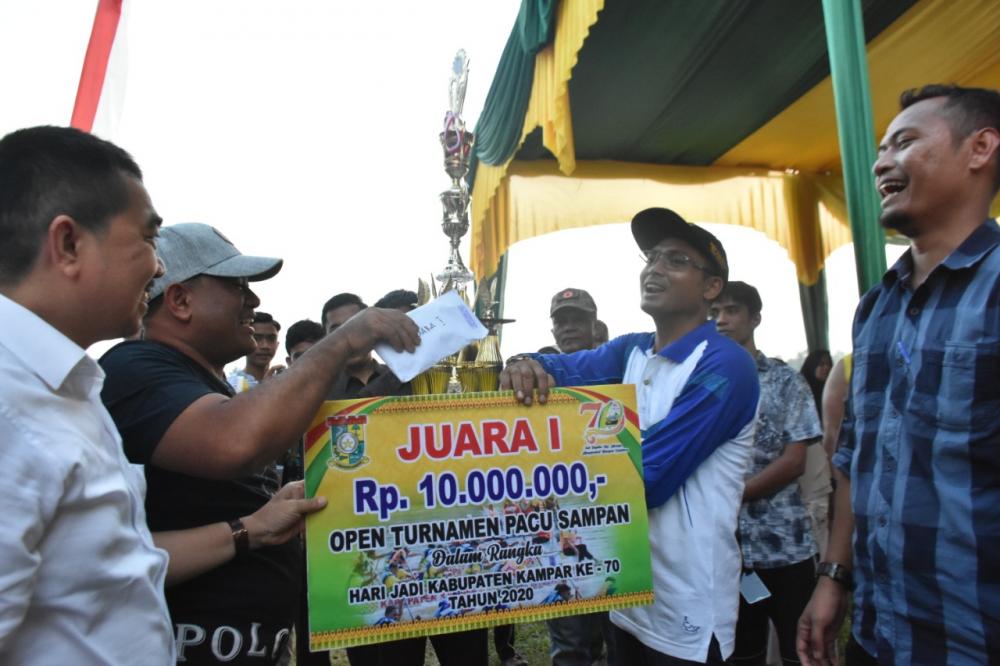 Tim Dayung Pacu Sampan Buluh Cina raih Juara 1 di HUT Kampar ke-70