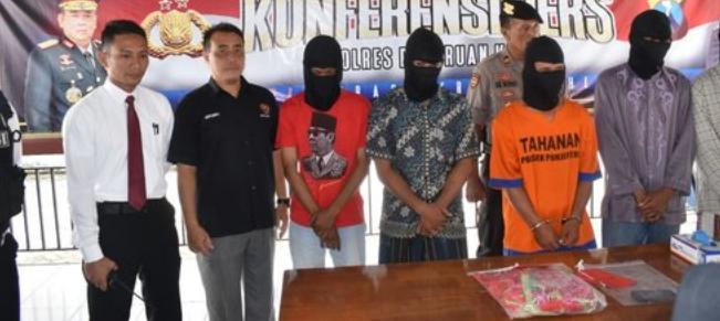 Ini Alasannya Pria Ini Jual Istri Kepada Ke Empat Temannya