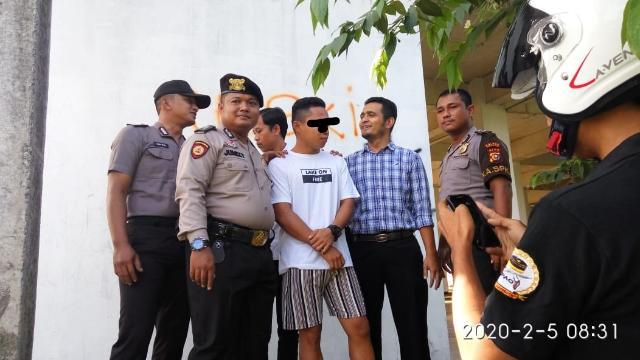 Warga Tembilahan Digegerkan Seorang Pria Ingin Lompat dari Lantai 6 Gara Putus Cinta