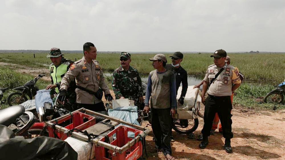 Kapolsek Simpang Kanan bersama Danramil 0321 BGS Lakukan Patroli