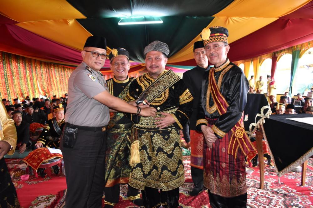 Bupati Kampar Dinobatkan Sebagai Payung Panji Adat Kampar Dengan Gelar Datuk Rajo Batuah