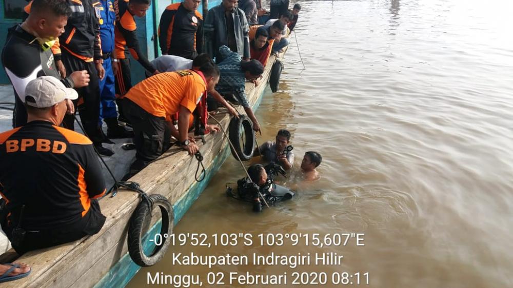 Pompong Bawah Pasir Saat Sandar Istirahat Didermaga Karam, satu Korban Belum Ditemukan