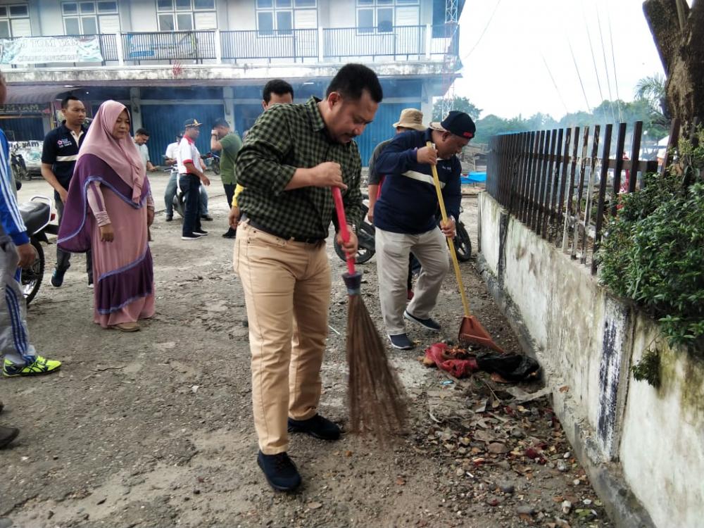 Bupati Kampar Lepaskan Jalan Santai dan Ikut Goro di Kecamatan Kuok Dalam.Rangka HUT ke-70