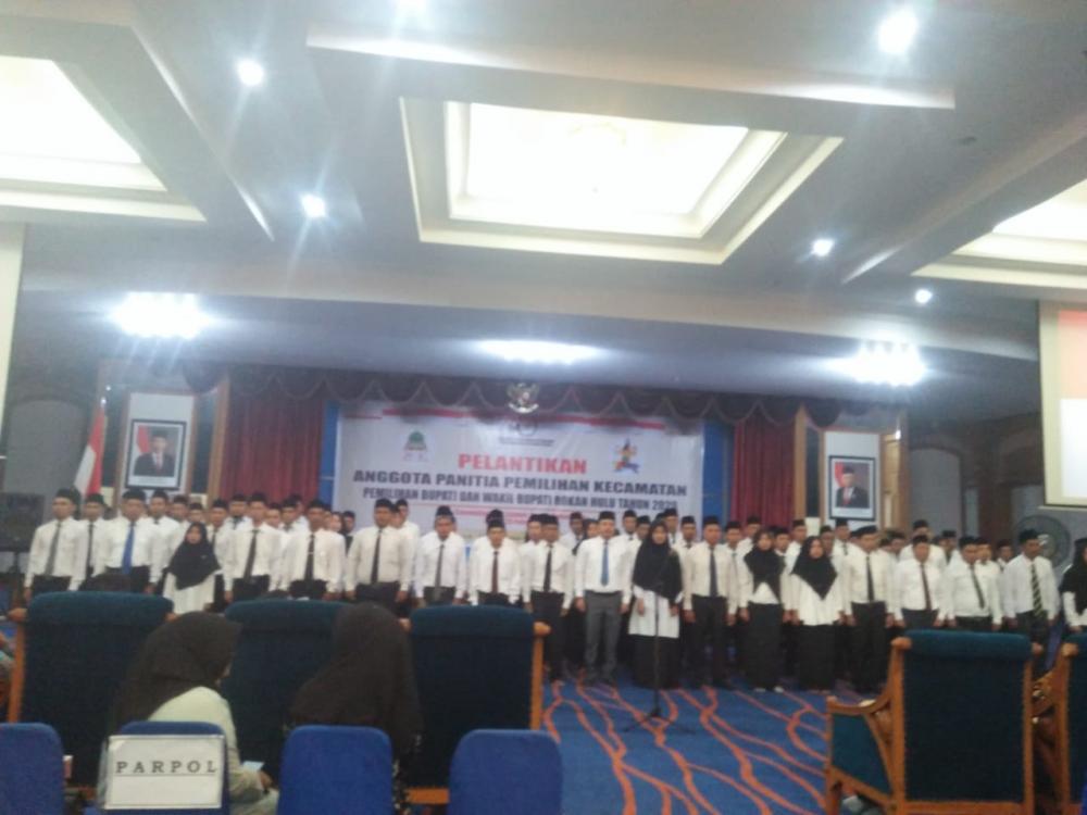 79 anggota panitia pemilihan kecamatan dilantik oleh KPU Rohul