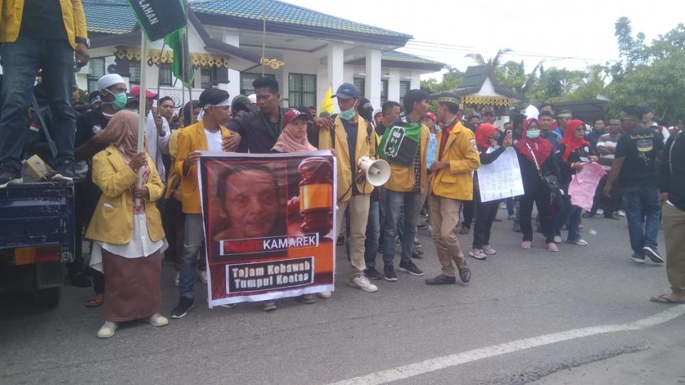 Aksi Demo Tuntut Pembebasan Kamarek Masih Berlangsung