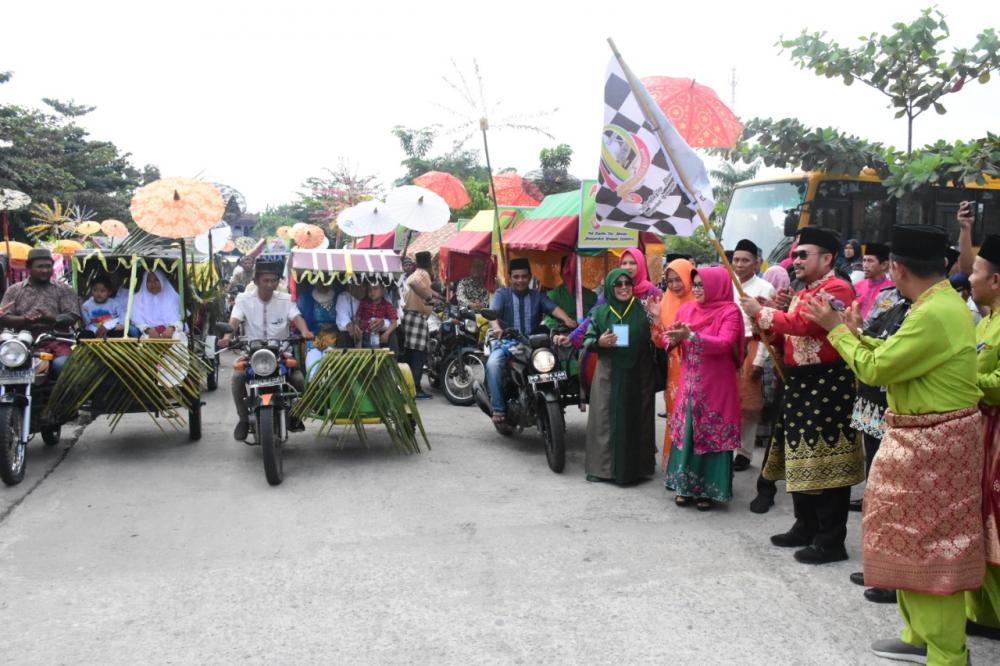 HUT Kampar Ke-70 Mengantarkan Sebanyak 24 Pengantin Menggunakan Becak Hias di Sidang Isbat