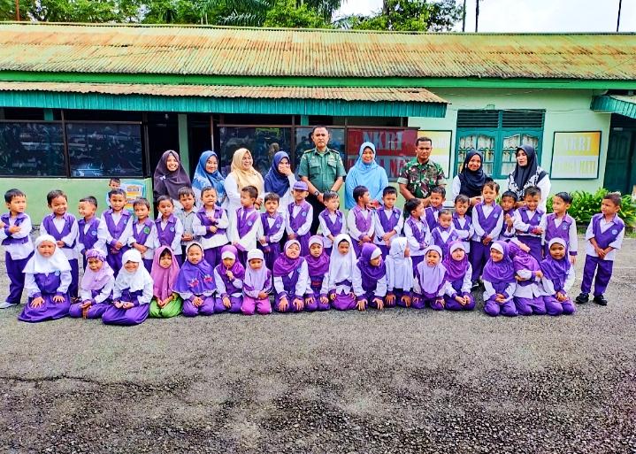 Yayasan Azza Raudhatul Athfal Azza Kunjungi Koramil 02 Rambah