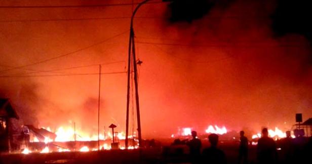 Musibah Kebakaran Terjadi Di Inhil Menghanguskan 20 Kios dan 1 Roda Empat 3 Roda Dua