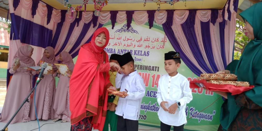 Martini Anggota DPRK Hadiri Peringatan Maulid di MIN 4 A. Tim