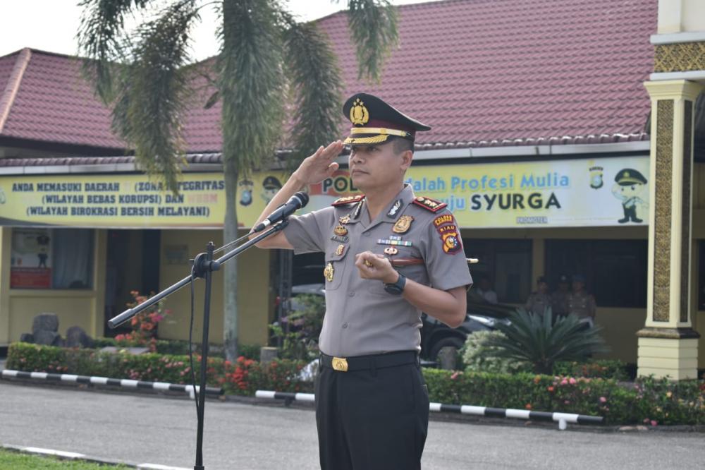 Kapolres Kampar Pimpin Upacara Bulanan Hari Kesadaran Nasional di Halaman Mapolres