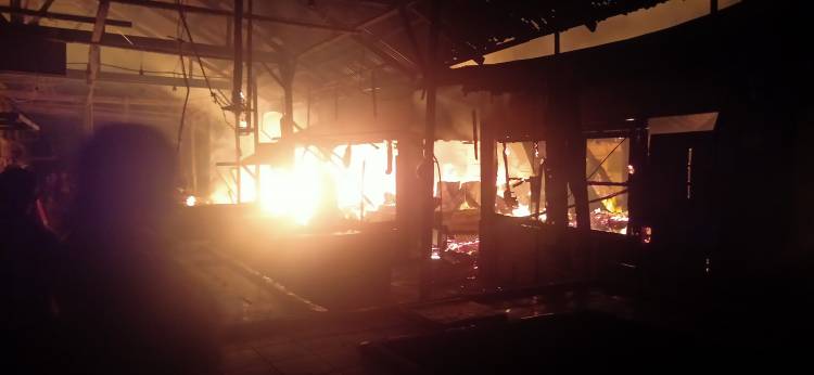 Puluhan Kios Pasar Pajak Lama Bagan Batu Terbakar Tadi Malam