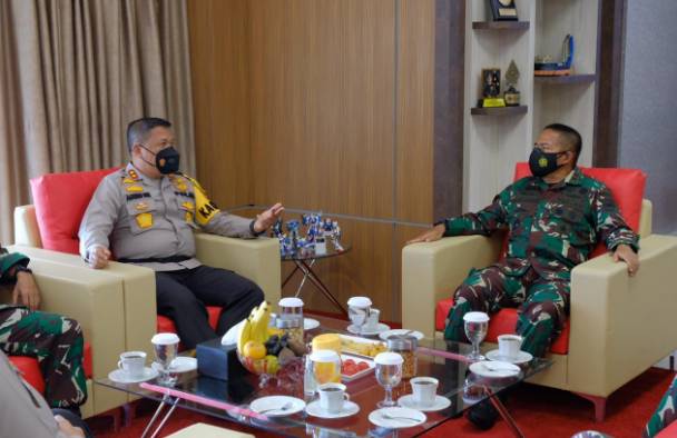 Pangdam I Bukit Barisan Didampingi Danrem 031/ WB Silaturahim dengan Kapolda Riau
