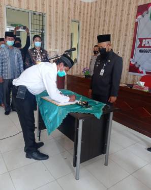 Camat Rupat Melantik dan Mengambil Sumpah/Janji kepada 46 Anggota BPD di Kecamatan Rupat