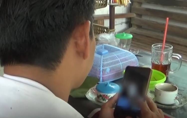 Viral, Seorang Pria Sebar Video  Aksi Mesumnya Bersama Ibu dan Anak Kandung