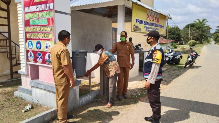 Tekan Penyebaran Covid-19, Bhabinkamtibmas Polsek Bagan Sinembah Lakukan PPKM Skala Mikro