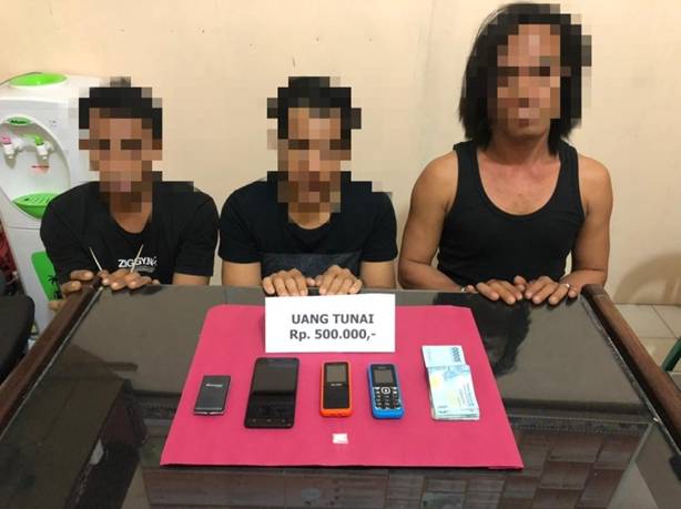 Tiga Pria Pengedar Sabu Dibekuk Jajaran Unit Reskrim Polsek Kempas Polres Inhil