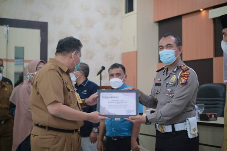 Polres Inhil Terima Penghargaan Instansi Terbaik Pengumpul Data 2021 Tingkat Kabupaten Inhil