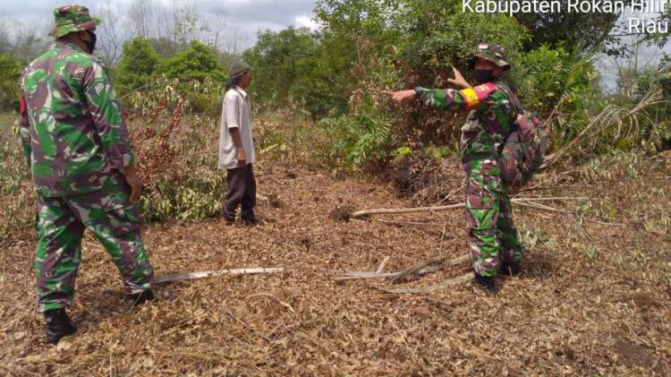 Ingatkan Tidak Bakar Lahan, Babinsa Koramil 02/TP Kembali Patroli dan Sosialisasi Karlahut