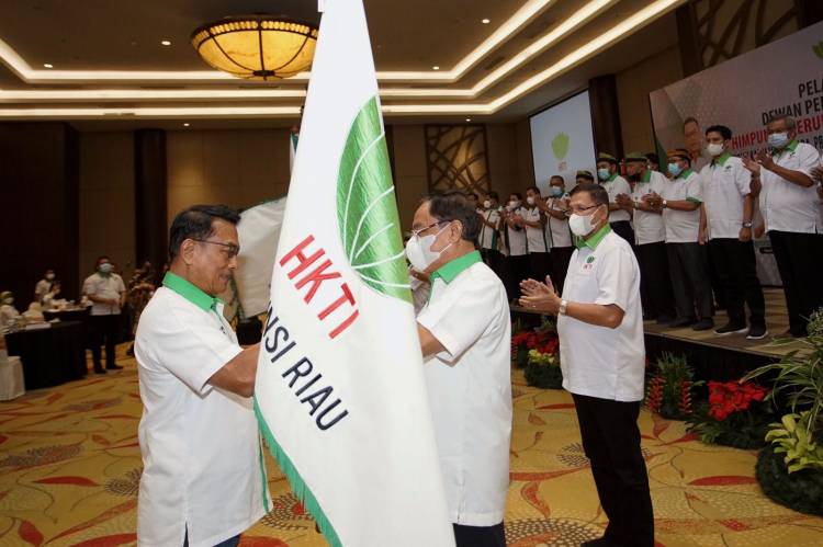 HM Wardan Dilantik Moeldoko sebagai Ketua HKTI Riau. 