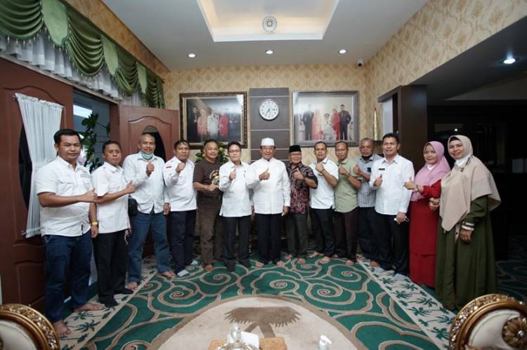 Jelang Pelantikan Kepengurusan Baru, Bupati HM. Wardan Terima Kunjungan Pengurus IKKS Inhil