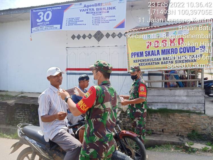 Bersama Aparat Pemerintah, Personil Koramil 03/Bgs Berjaga di Posko PPKM