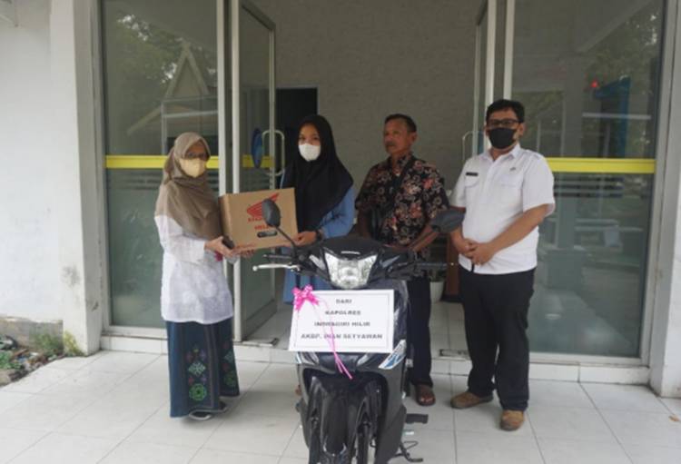 Pelajar SMP di Desa Tanah Merah Raih Hadiah Utama Motor pada Gebyar Pekan Vaksin Covid-19