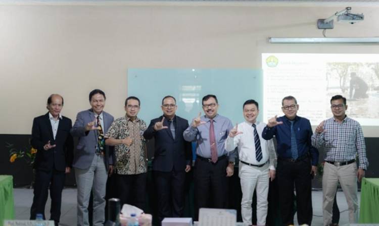 Kadis Diskominfo Pers Inhil Trio Beni Putra Raih Program Doktor di Bidang Ilmu Lingkungan Hidup