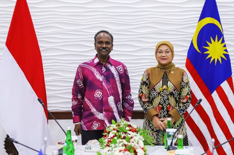 Menaker Ida Fauziyah Berharap Malaysia Adil dalam Penegakan Hukum terhadap PMI di Malaysia
