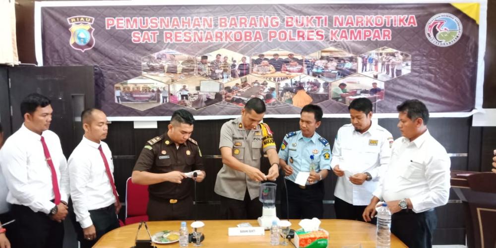 Musnahkan Barang Bukti Narkotika Jenis Shabu Seberat 86,99 Gram di Polres Kampar