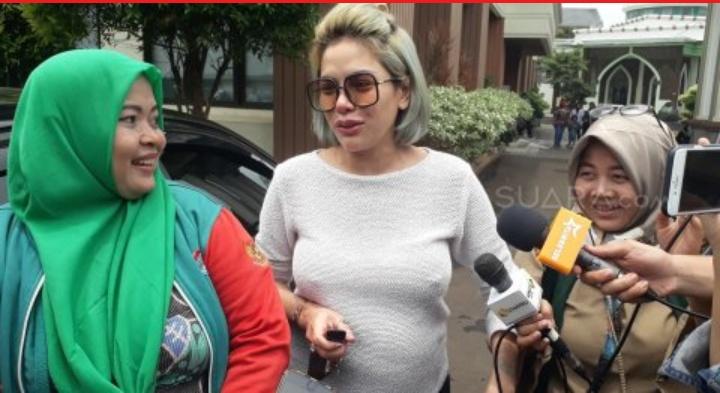 Nikita Mirzani Tak Kenakan Bra saat Jalani Sidang Isbat Cerai