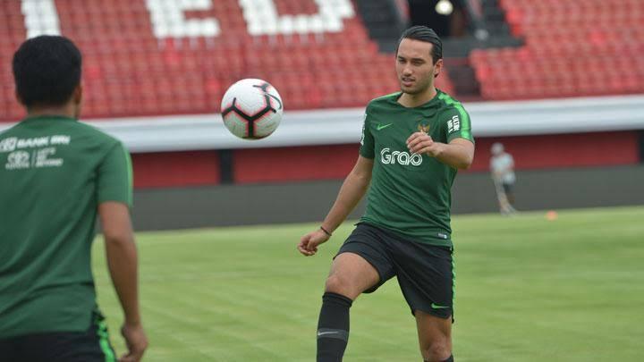 Waduh!! FIFA Larang Ezra Walian jadi Pemain Timnas Indonesia