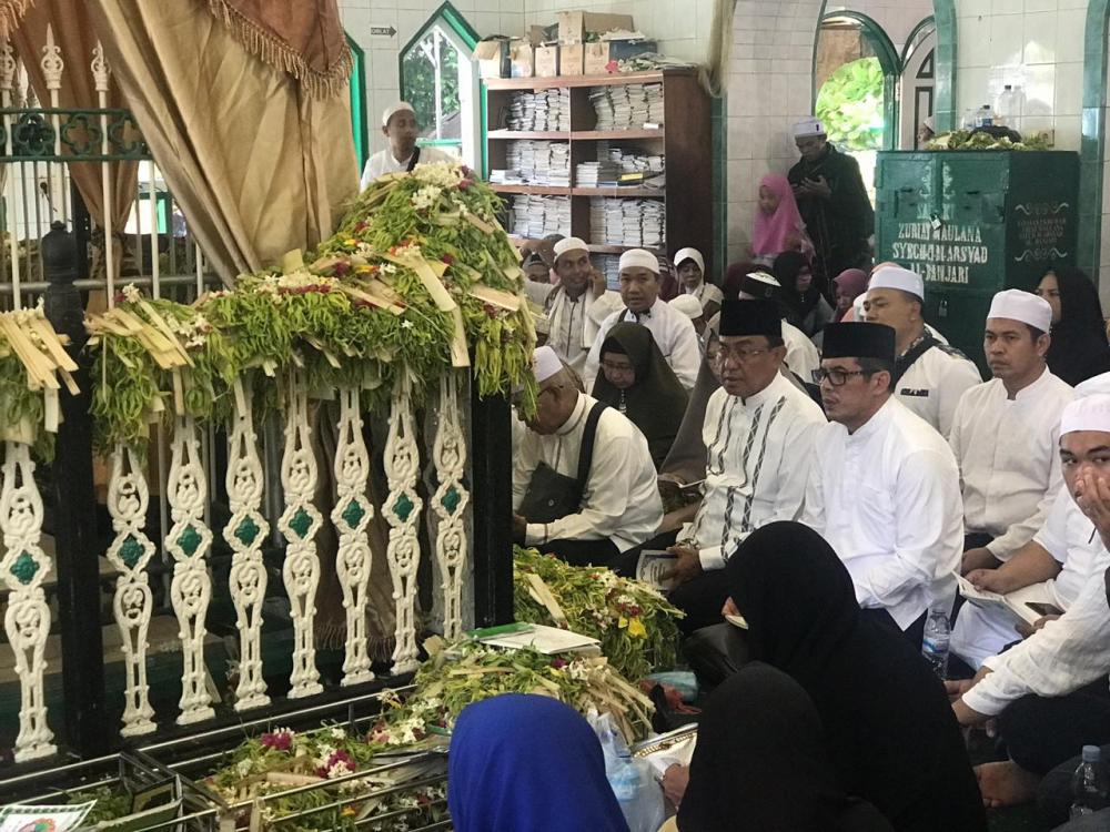 Bupati Inhil Ziarahi Makam Syech Mohammad Arsyad Albanjari Dan Datuk Landak