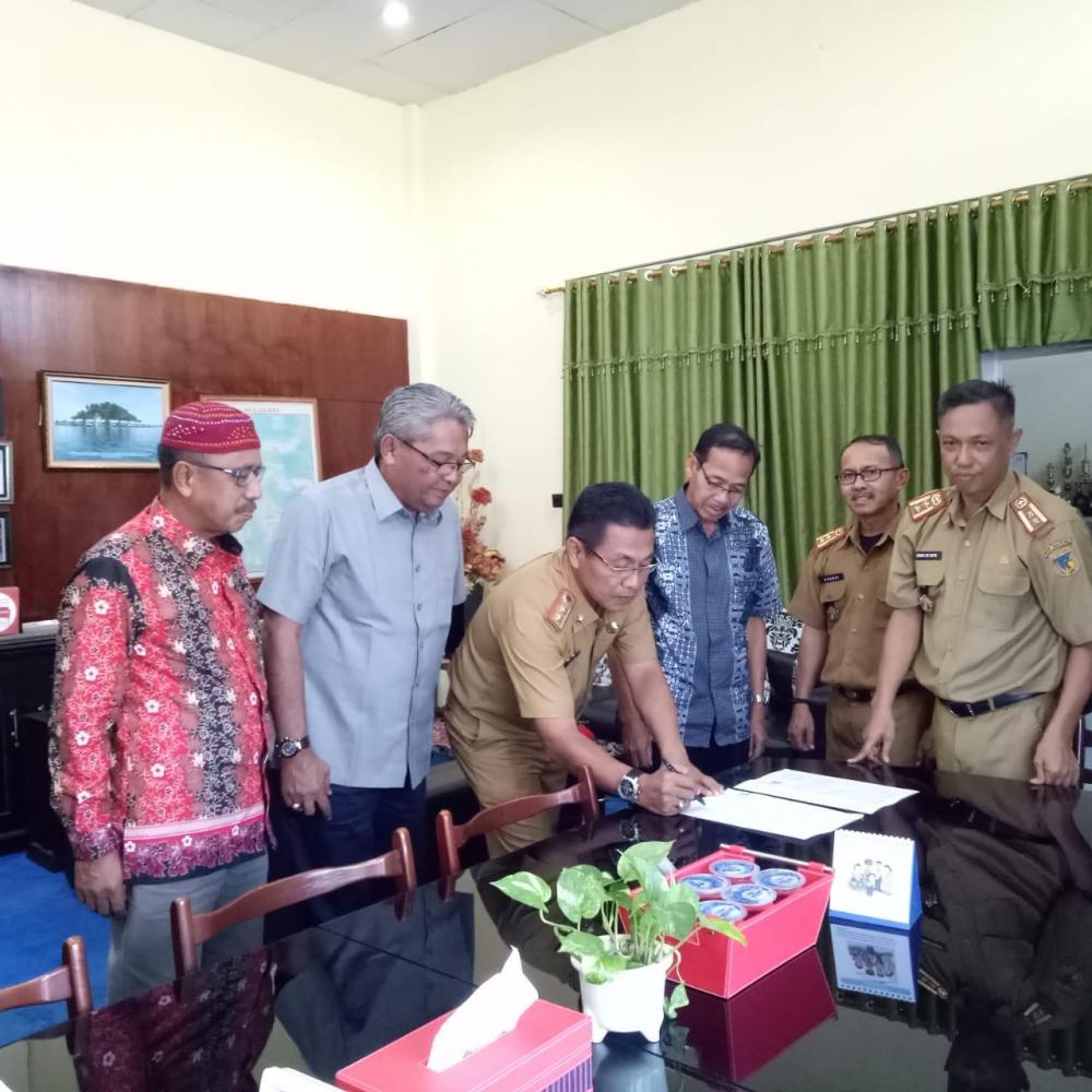 Pemkab Inhil Serahkan Bantuan Bagi Warga Sulteng Korban Bencana Gempa Dan Tsunami