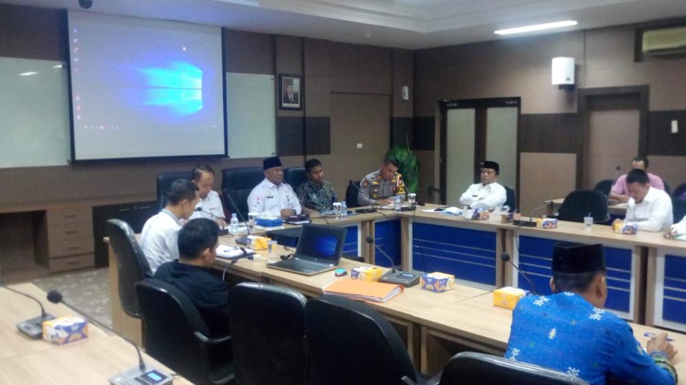 Sekda Kampar Pimpin Rapat Pertemuan dengan Masyarakat Desa Koto Aman 