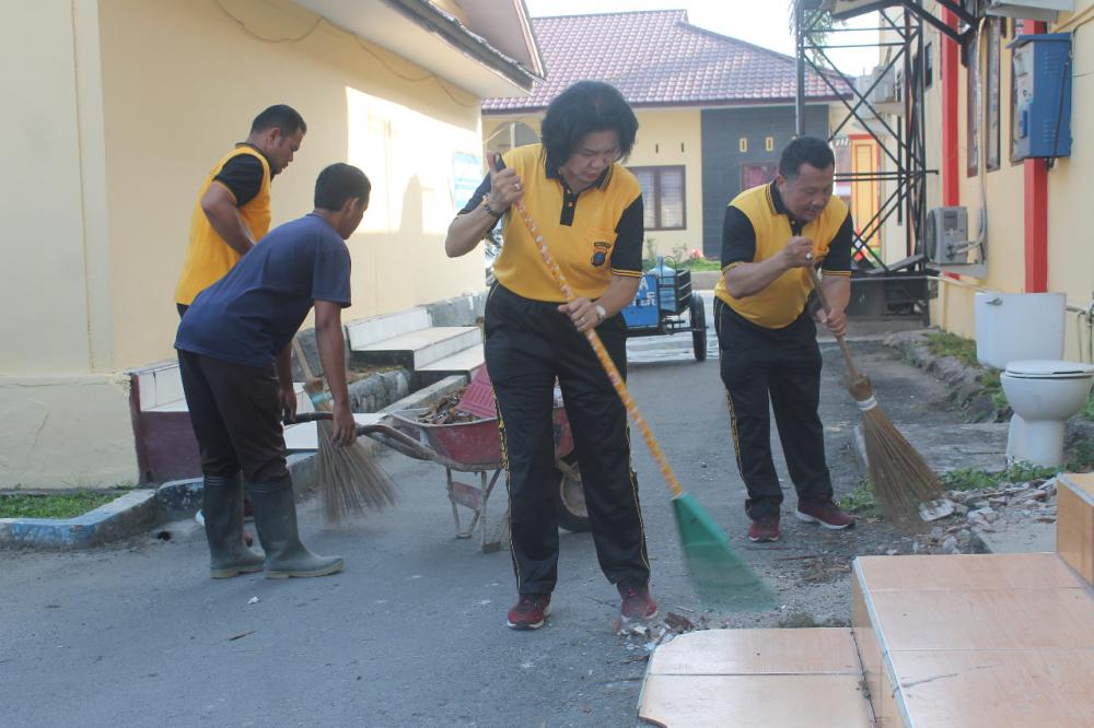 Cegah Virus Corona, Polresta Deli Serdang Tingkatkan Kebersihan Mako