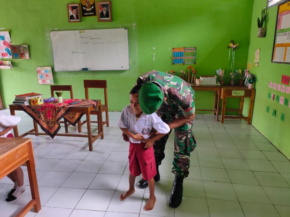 Satgas Yonif 132/BS, Ajarkan Anak  Perbatasan Menjaga Pola Hidup Sehat