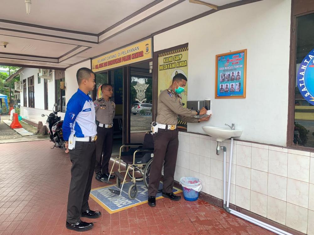 Inovasi Pemasanagan Wastafel di Sat Lantas Polres Kampar Mencegah Covid-19
