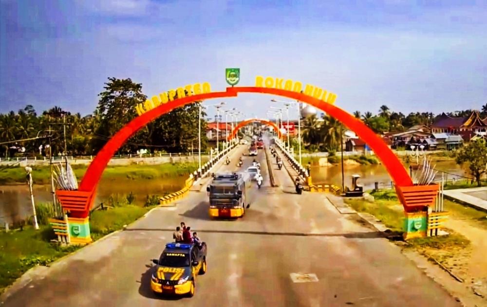 Cegah Penyebaran Covid 19 Tim Gugus Tugas Kab Rokan Hulu Semprotkan Disinfektan Wilayah Pasir Pengarayan