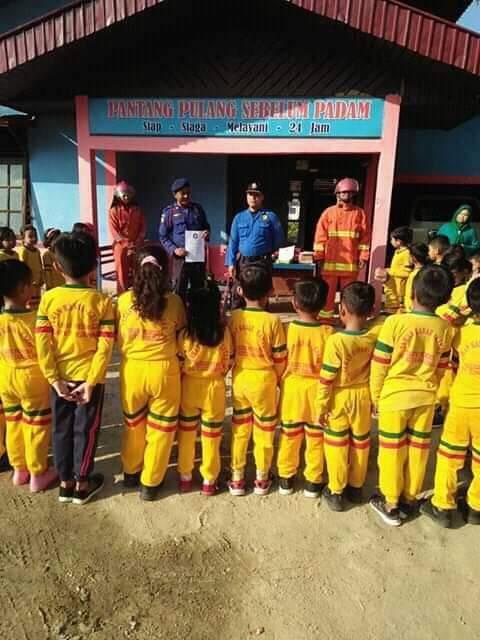 Wah ...keren TK NEGERI PEMBINA KOTA LAMA ikut Sosialisasi Simulasi Penanggulangan  Damkar 