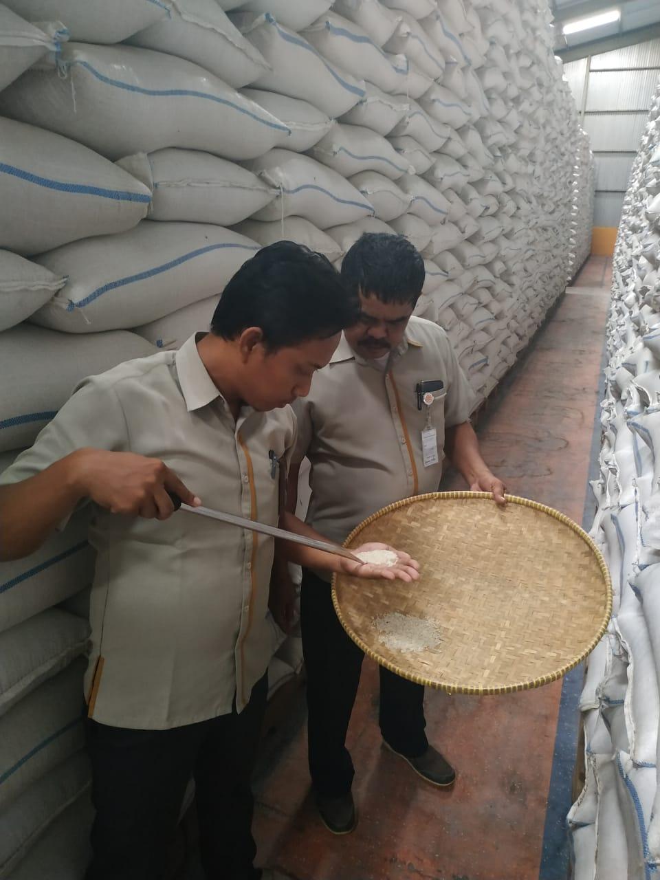 Bulog Himbau Warga Banjar Tidak "Panic Buying" terhadap Kebutuhan Beras karena Merebaknya Kasus Wabah Corona 