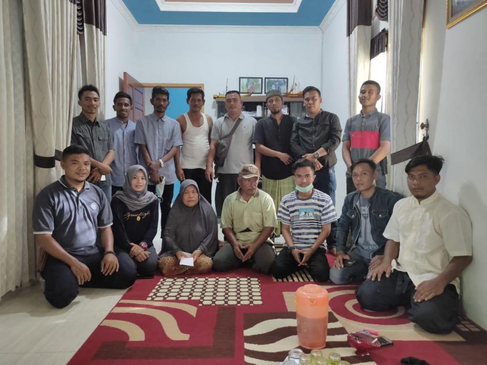 Peduli Bencana karang Taruna Berikan Bantuan Korban Kebakaran di Batu Panjang