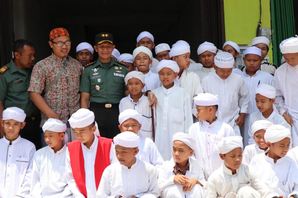 Jalin Silaturahmi, Dandim 0314 Inhil Tinggalkan Kesan Terbaik Kepada Puluhan Santri
