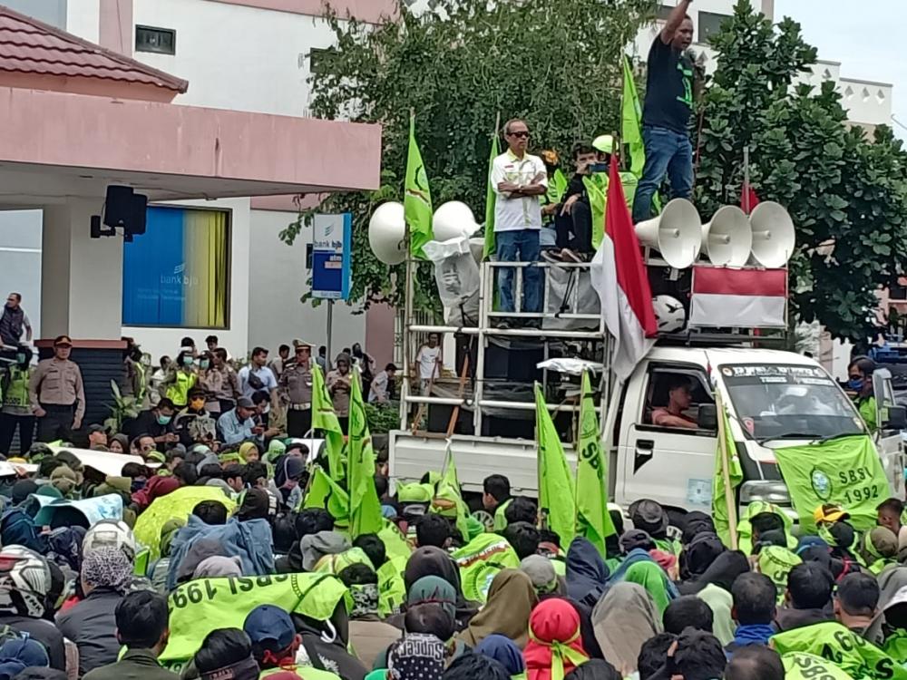 *Pengamanan Aksi Pernyataan Sikap dari Serikat Buruh Seluruh Indonesia (SBSI) 1992 Priangan Timur.*