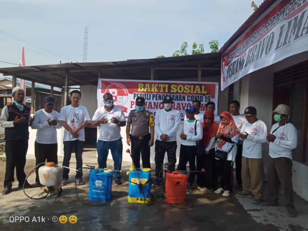 Cegah Penyebaran Covid 19, DPC Pejuang Bravo Lima Sergai Semprot Cairan Disinfektan